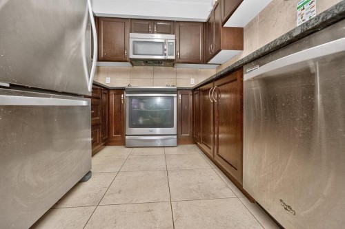 1303-6118 80 Avenue Ne, Calgary, AB - Indoor Photo Showing Kitchen