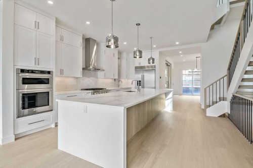 712 Bridge Crescent Ne, Calgary, AB - Indoor Photo Showing Kitchen With Upgraded Kitchen
