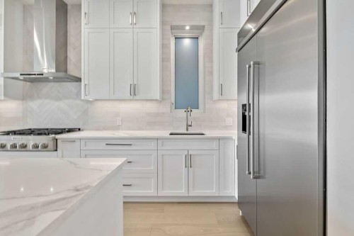 712 Bridge Crescent Ne, Calgary, AB - Indoor Photo Showing Kitchen With Upgraded Kitchen