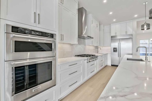 712 Bridge Crescent Ne, Calgary, AB - Indoor Photo Showing Kitchen With Upgraded Kitchen