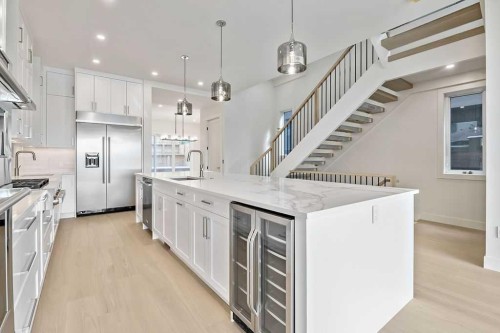 712 Bridge Crescent Ne, Calgary, AB - Indoor Photo Showing Kitchen With Upgraded Kitchen