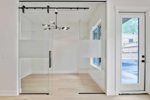712 Bridge Crescent Ne, Calgary, AB - Indoor Photo Showing Other Room