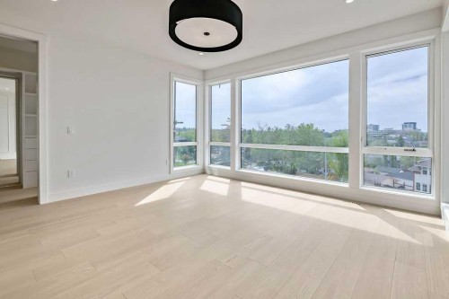 712 Bridge Crescent Ne, Calgary, AB - Indoor Photo Showing Other Room