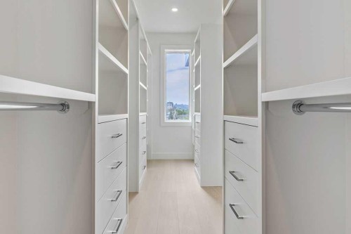 712 Bridge Crescent Ne, Calgary, AB - Indoor