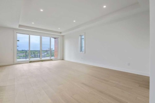 712 Bridge Crescent Ne, Calgary, AB - Indoor Photo Showing Other Room