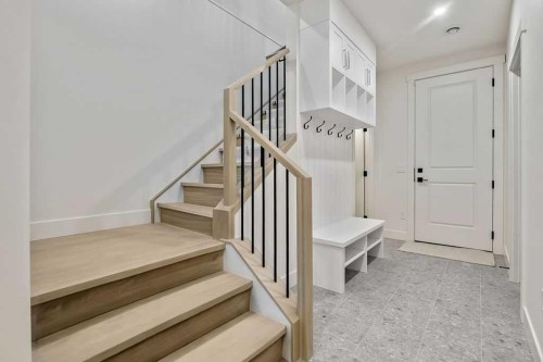 712 Bridge Crescent Ne, Calgary, AB - Indoor Photo Showing Other Room