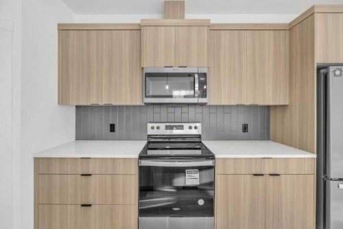 1115 Chinook Winds Circle Sw, Airdrie, AB - Indoor Photo Showing Kitchen