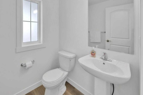 1115 Chinook Winds Circle Sw, Airdrie, AB - Indoor Photo Showing Bathroom
