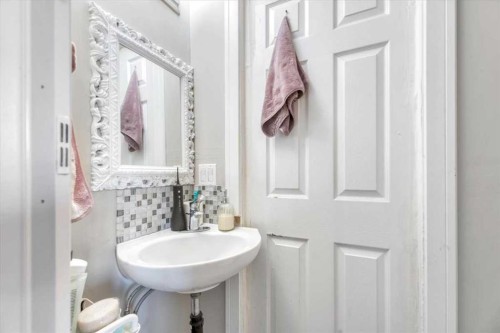 19 Castlepark Way Ne, Calgary, AB - Indoor Photo Showing Bathroom