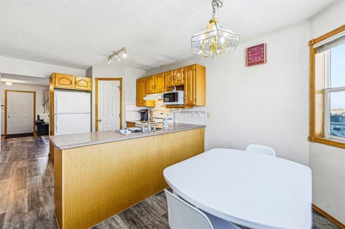 63 Anaheim Crescent Ne, Calgary, AB - Indoor Photo Showing Kitchen