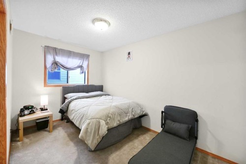 63 Anaheim Crescent Ne, Calgary, AB - Indoor Photo Showing Bedroom