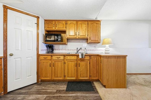 63 Anaheim Crescent Ne, Calgary, AB - Indoor Photo Showing Kitchen