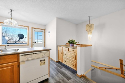 63 Anaheim Crescent Ne, Calgary, AB - Indoor Photo Showing Kitchen