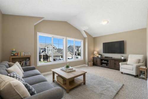 124 Kingsbridge Way Se, Airdrie, AB - Indoor Photo Showing Living Room