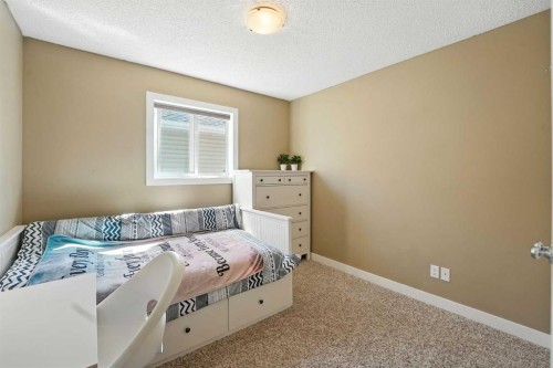 124 Kingsbridge Way Se, Airdrie, AB - Indoor Photo Showing Bedroom