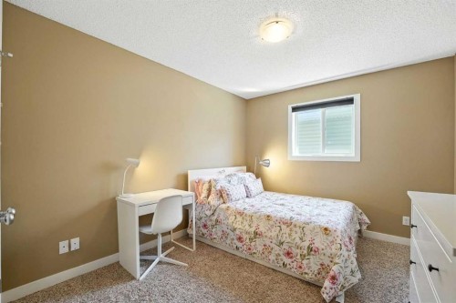 124 Kingsbridge Way Se, Airdrie, AB - Indoor Photo Showing Bedroom