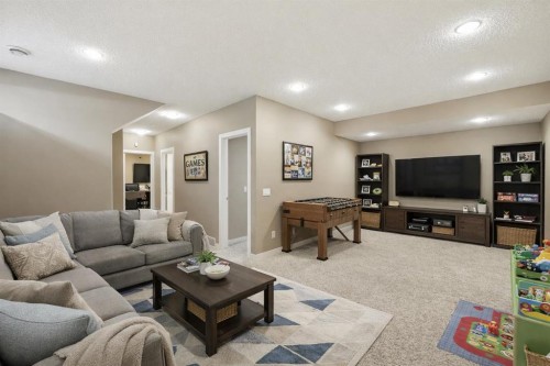 124 Kingsbridge Way Se, Airdrie, AB - Indoor Photo Showing Living Room