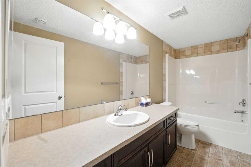 124 Kingsbridge Way Se, Airdrie, AB - Indoor Photo Showing Bathroom