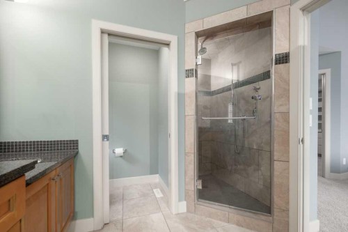 24 Aspen Meadows Green Sw, Calgary, AB - Indoor Photo Showing Bathroom