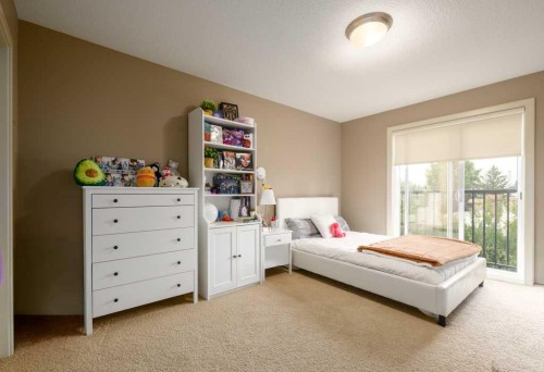 24 Aspen Meadows Green Sw, Calgary, AB - Indoor Photo Showing Bedroom