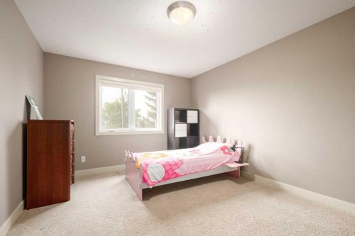 24 Aspen Meadows Green Sw, Calgary, AB - Indoor Photo Showing Bedroom