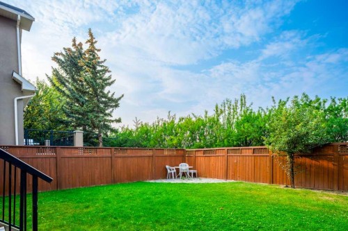 24 Aspen Meadows Green Sw, Calgary, AB - Outdoor