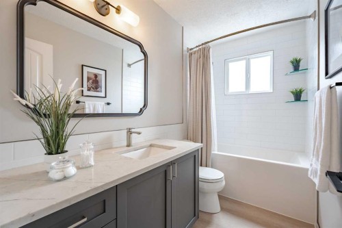 531 Deerpath Court Se, Calgary, AB - Indoor Photo Showing Bathroom