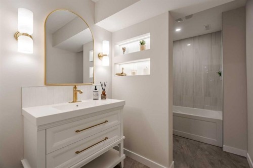 531 Deerpath Court Se, Calgary, AB - Indoor Photo Showing Bathroom