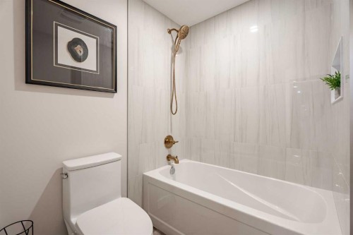 531 Deerpath Court Se, Calgary, AB - Indoor Photo Showing Bathroom