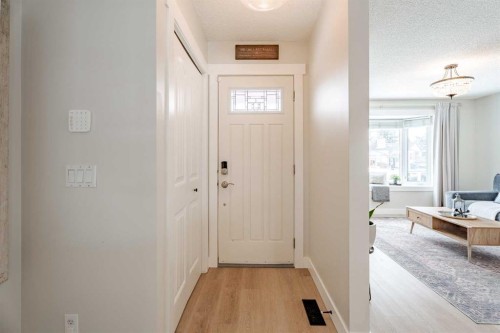 531 Deerpath Court Se, Calgary, AB - Indoor Photo Showing Other Room