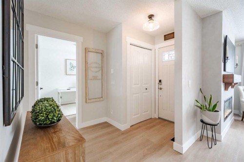 531 Deerpath Court Se, Calgary, AB - Indoor Photo Showing Other Room