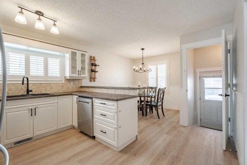 531 Deerpath Court Se, Calgary, AB - Indoor Photo Showing Kitchen