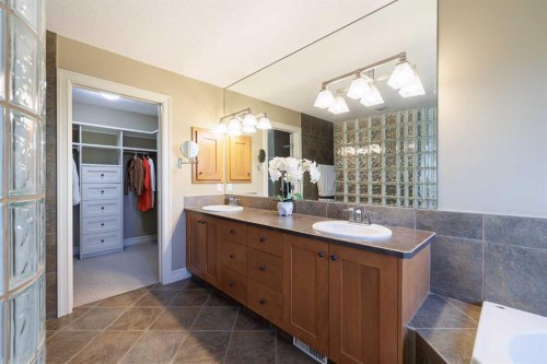 118 Tusslewood Heights Nw, Calgary, AB - Indoor Photo Showing Bathroom