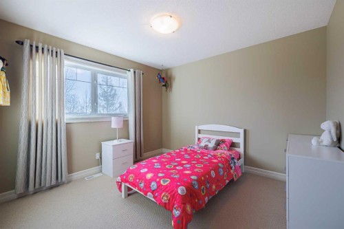 118 Tusslewood Heights Nw, Calgary, AB - Indoor Photo Showing Bedroom