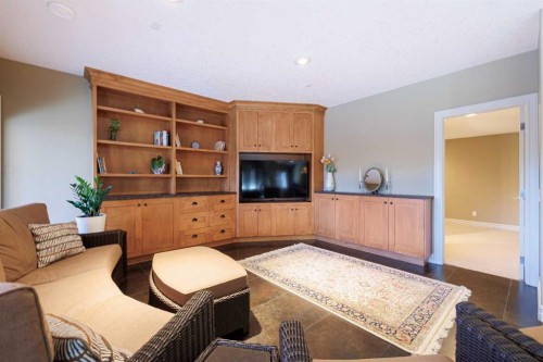 118 Tusslewood Heights Nw, Calgary, AB - Indoor Photo Showing Living Room
