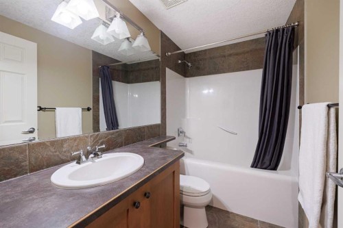 118 Tusslewood Heights Nw, Calgary, AB - Indoor Photo Showing Bathroom