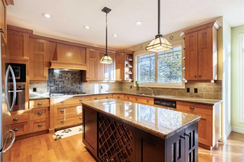 118 Tusslewood Heights Nw, Calgary, AB - Indoor Photo Showing Kitchen