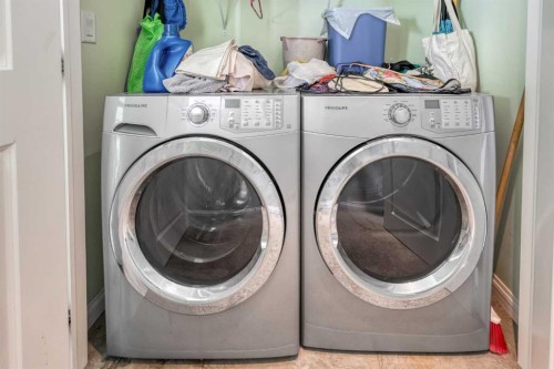 158 Fireside Bend, Cochrane, AB - Indoor Photo Showing Laundry Room