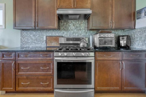 158 Fireside Bend, Cochrane, AB - Indoor Photo Showing Kitchen