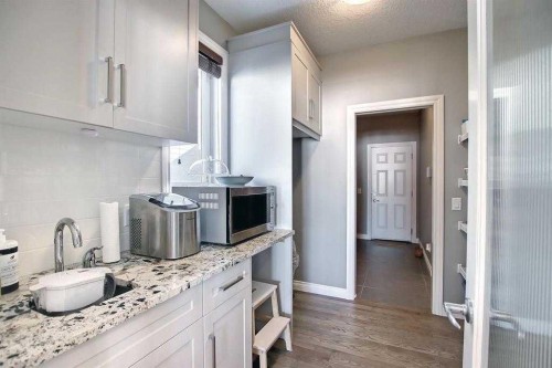22 Evansborough View Nw, Calgary, AB - Indoor Photo Showing Kitchen