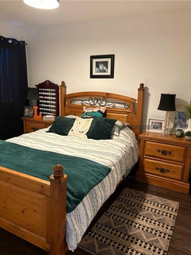 917 6 Avenue, Wainwright, AB - Indoor Photo Showing Bedroom