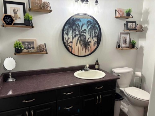 917 6 Avenue, Wainwright, AB - Indoor Photo Showing Bathroom