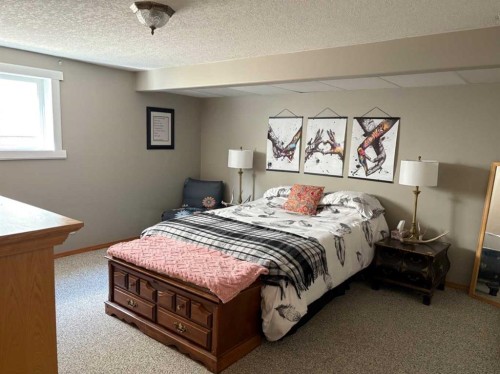 917 6 Avenue, Wainwright, AB - Indoor Photo Showing Bedroom