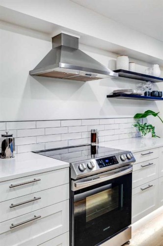 2126 18A Street Sw, Calgary, AB - Indoor Photo Showing Kitchen
