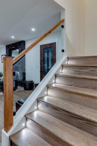 2126 18A Street Sw, Calgary, AB - Indoor Photo Showing Other Room