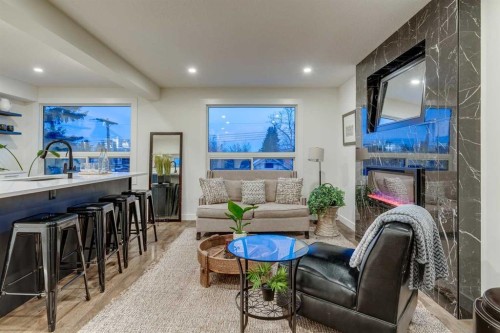 2126 18A Street Sw, Calgary, AB - Indoor Photo Showing Living Room