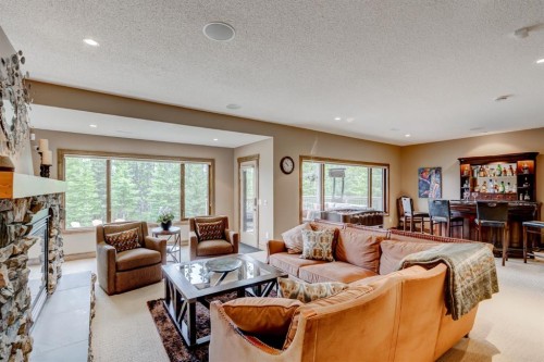 282 Miskow Close, Canmore, AB - Indoor Photo Showing Living Room