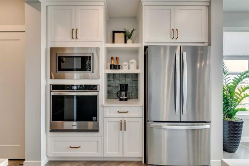182 Setonstone Green Se, Calgary, AB - Indoor Photo Showing Kitchen