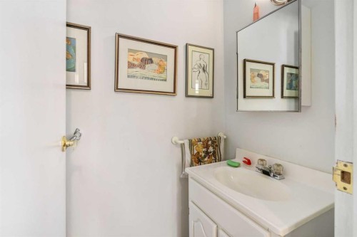 2003 2 Street Sw, Calgary, AB - Indoor Photo Showing Bathroom