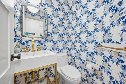 153 Cougarstone Common Sw, Calgary, AB - Indoor Photo Showing Bathroom